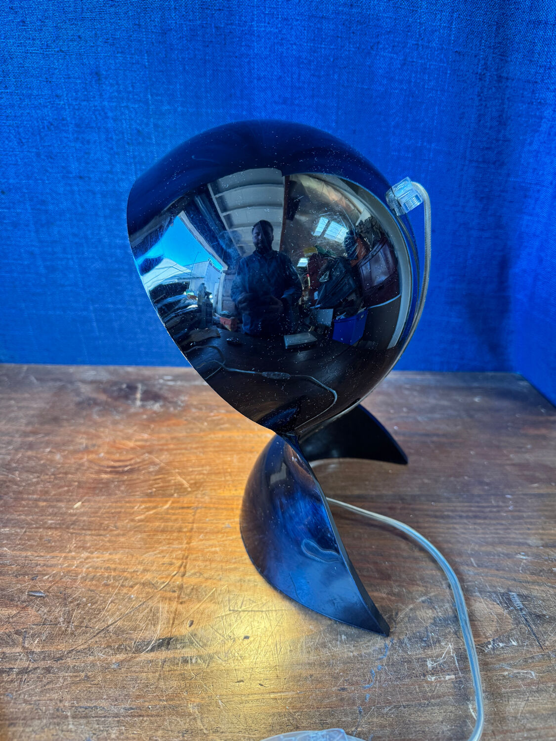 Dalù table lamp – design by Vico Magistretti, Artemide