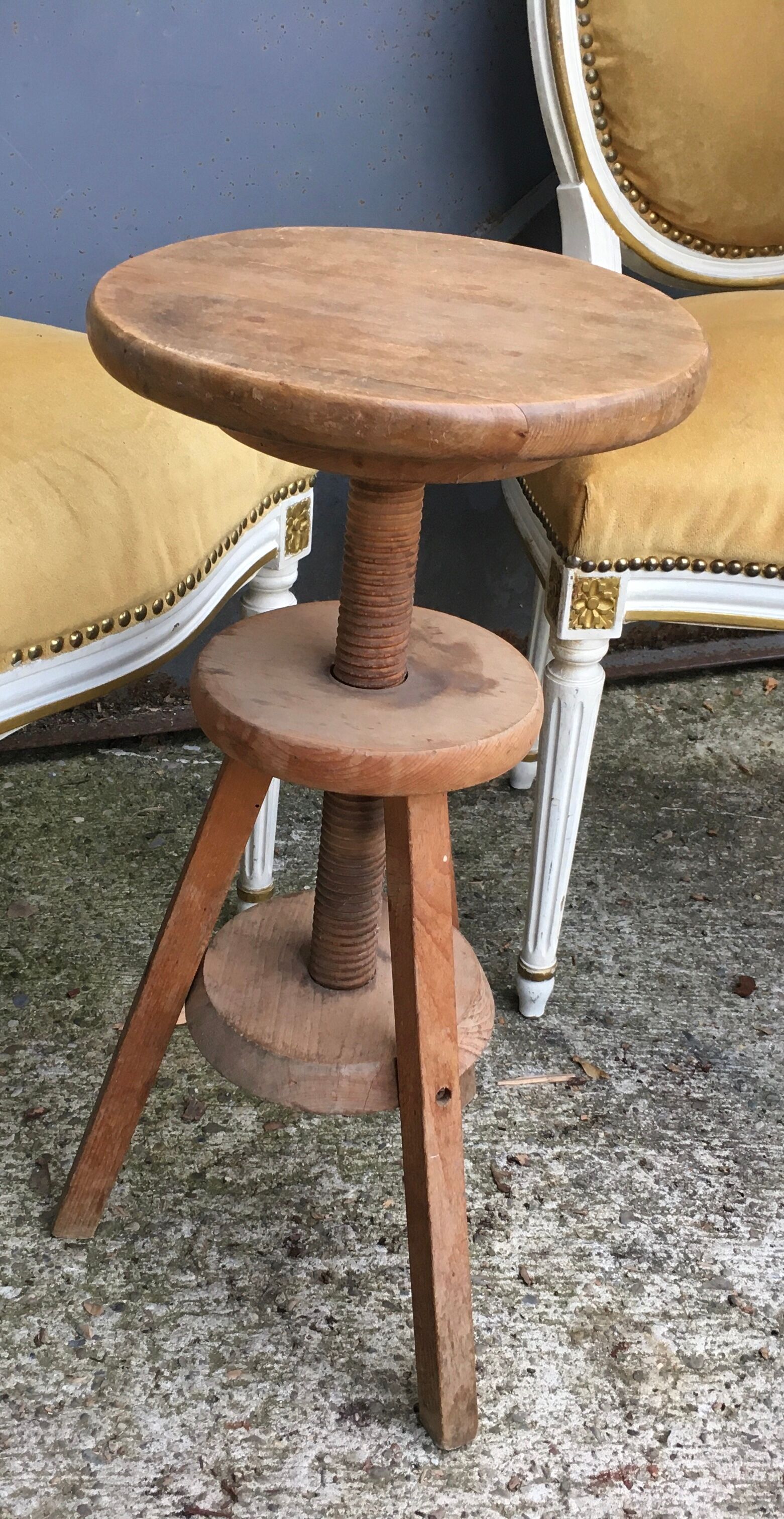Former adjustable workshop screw stool