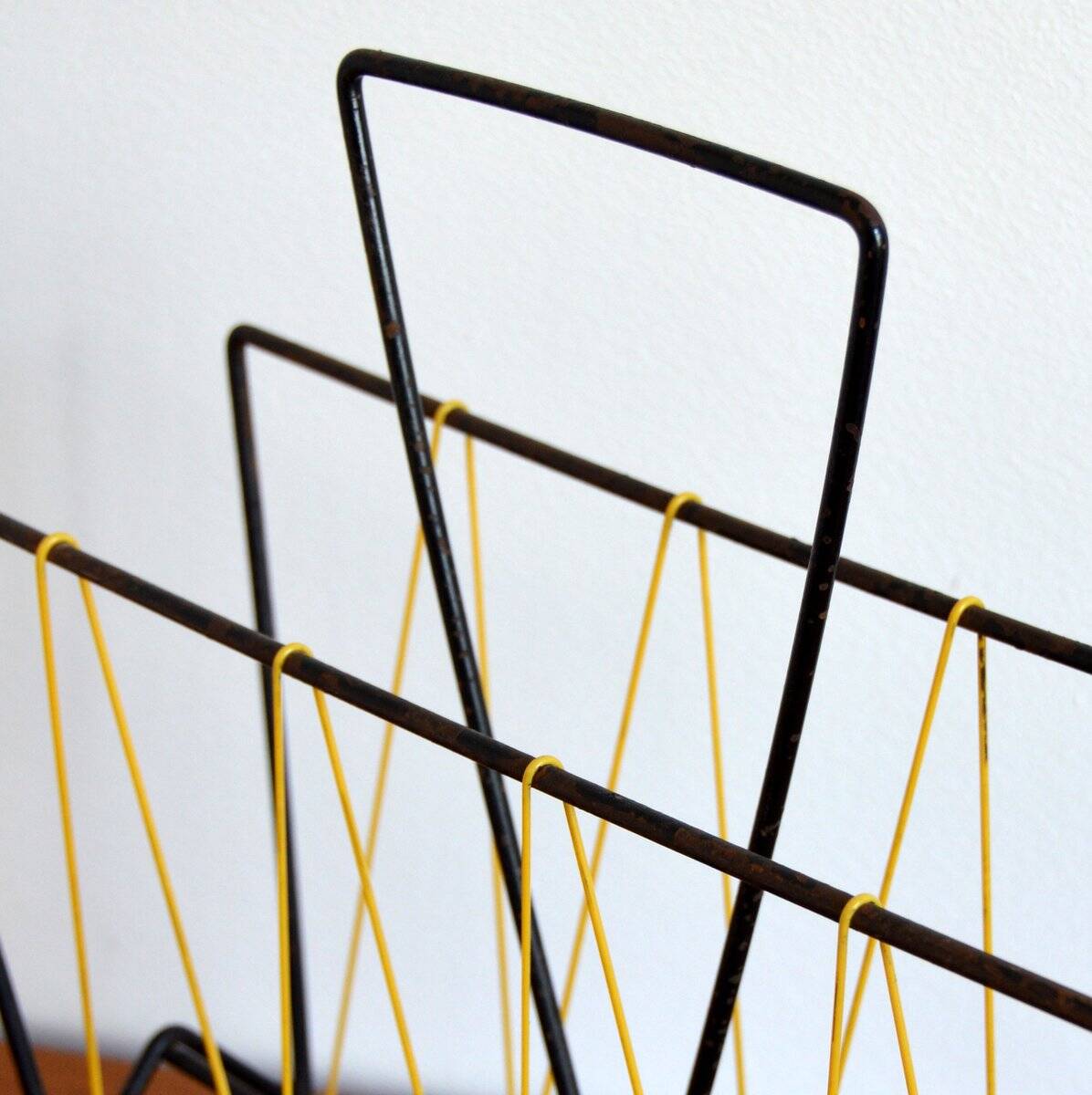 Vintage 1950s Scoubidou magazine rack