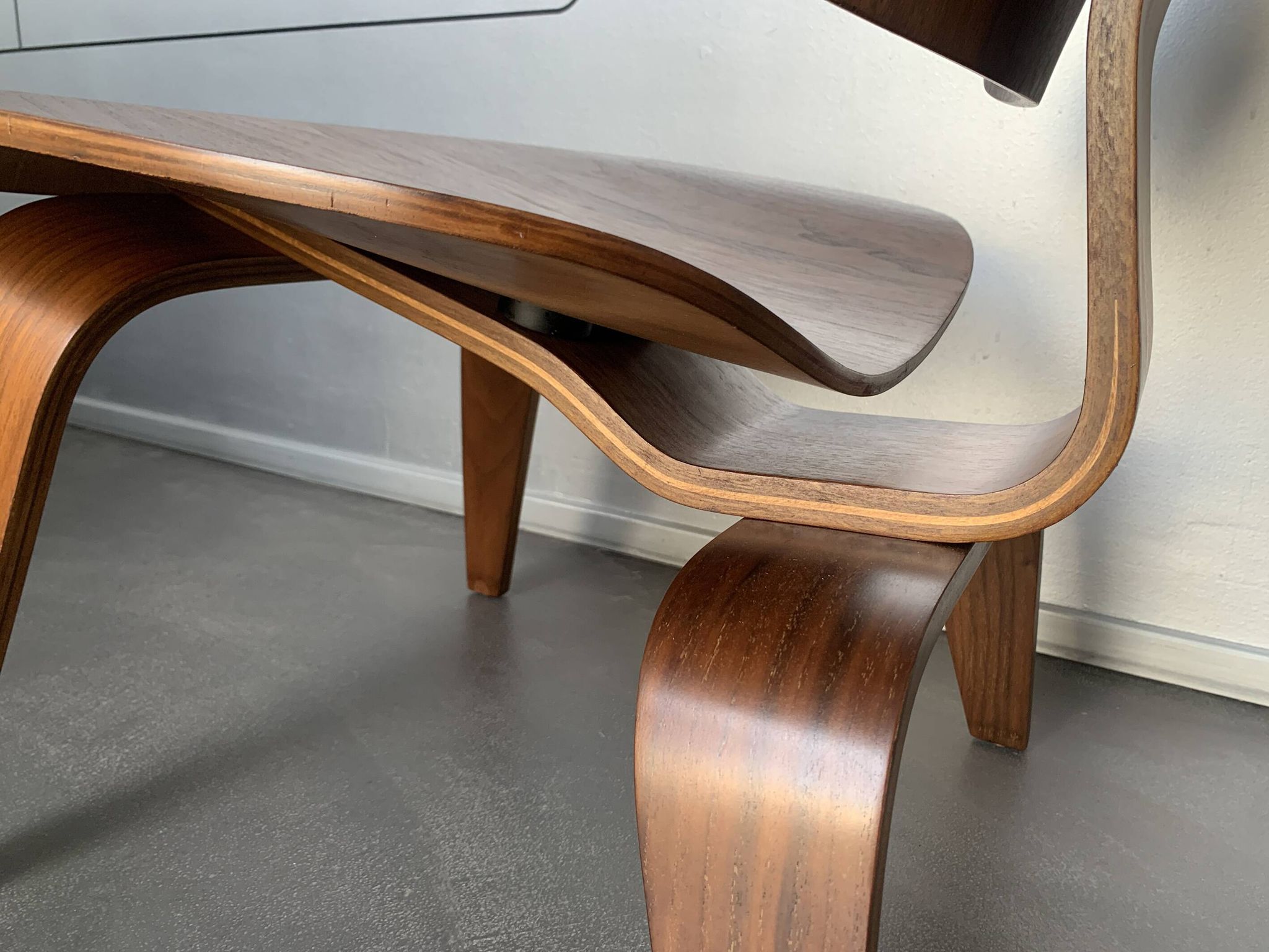 LCW LOUNGE CHAIR WOOD WALNUT BY CHARLES & RAY EAMES EVANS / HERMAN MILLER 1948-49