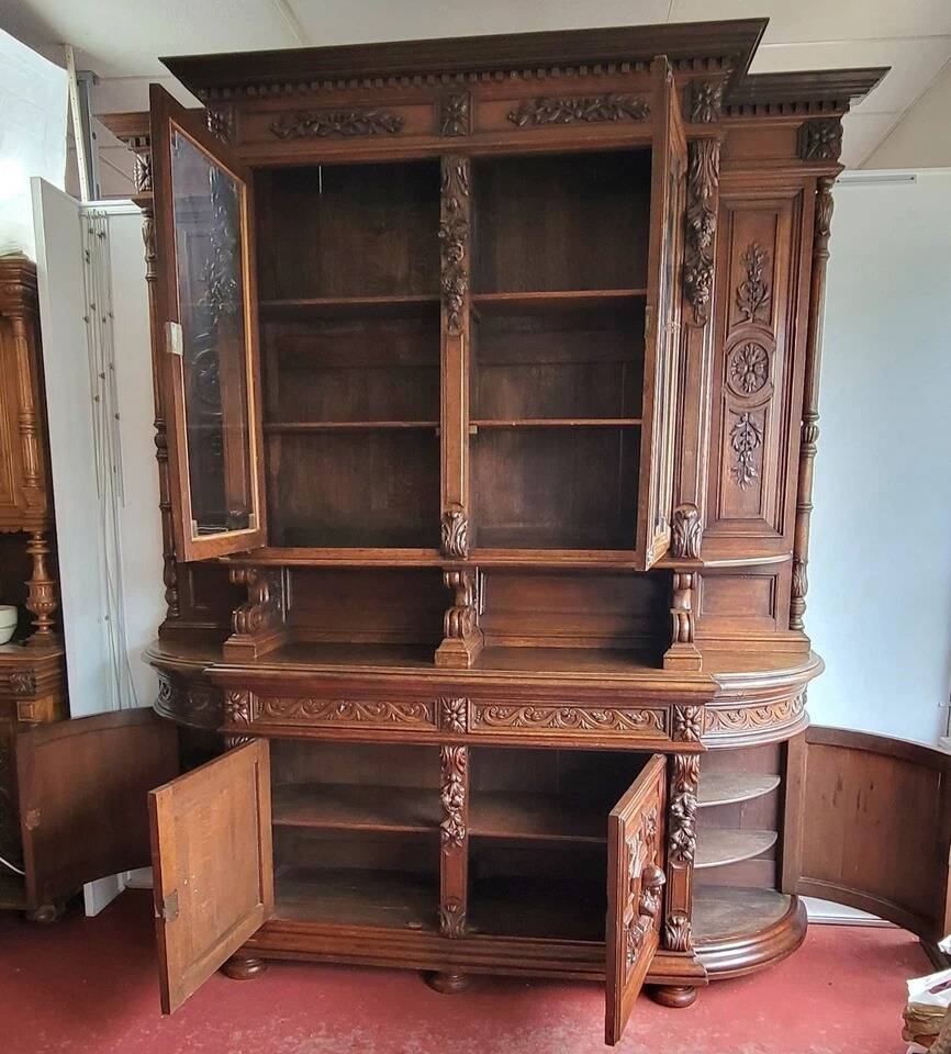 Very important Renaissance style chateau library buffet in oak
