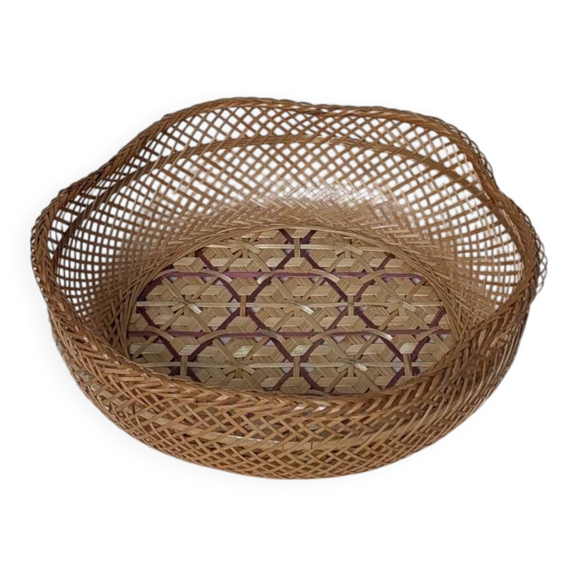 Woven basket made of natural fibre