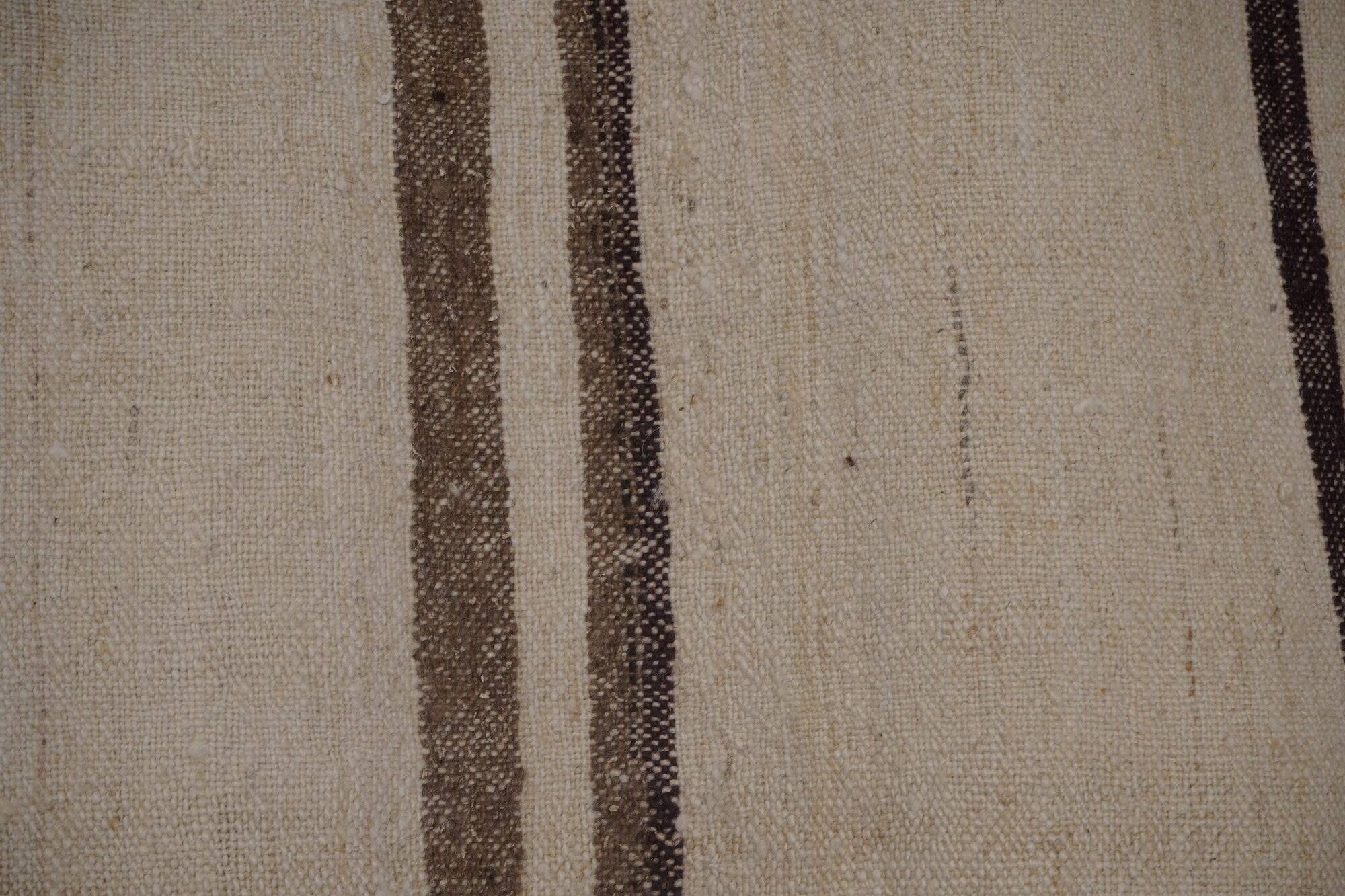 Vintage Turkish kilim, handwoven, 260x370 cm.