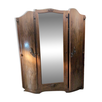 Period wardrobe with three doors, walnut burl decoration.