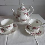 Teapot and its 2 cups and saucers Royal Albert Porcelaine "Lavender Rose"