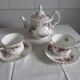 Teapot and its 2 cups and saucers Royal Albert Porcelaine "Lavender Rose"