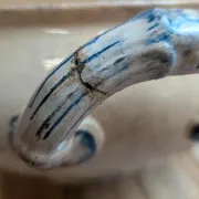 Grande soupière ancienne en terre de fer Creil et Montereau – Perruche