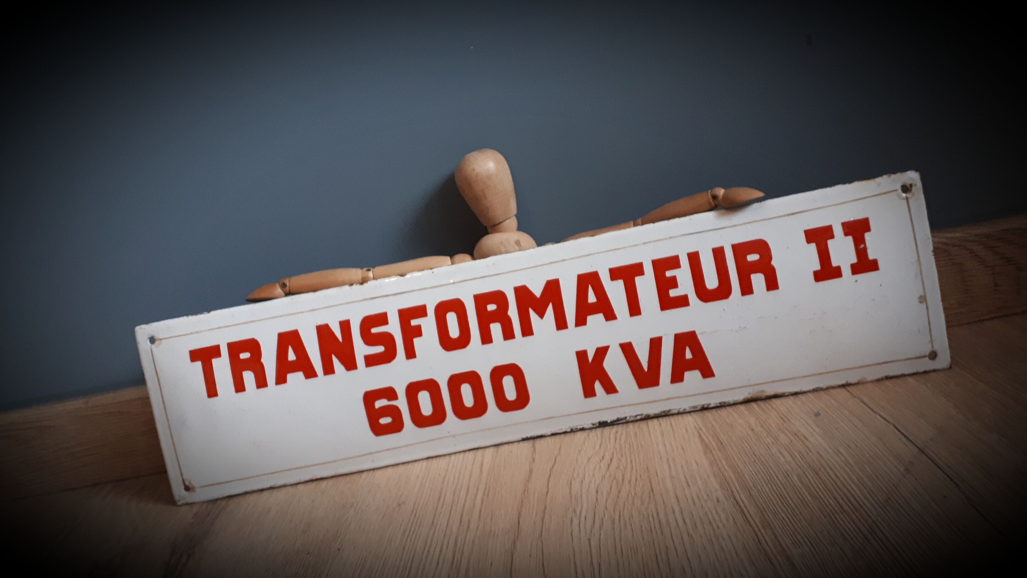 Enamelled plate transformer