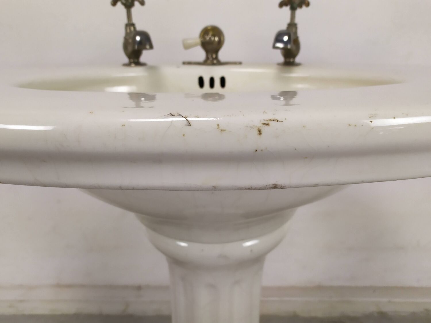 Vasque évier porcelaine sur pied