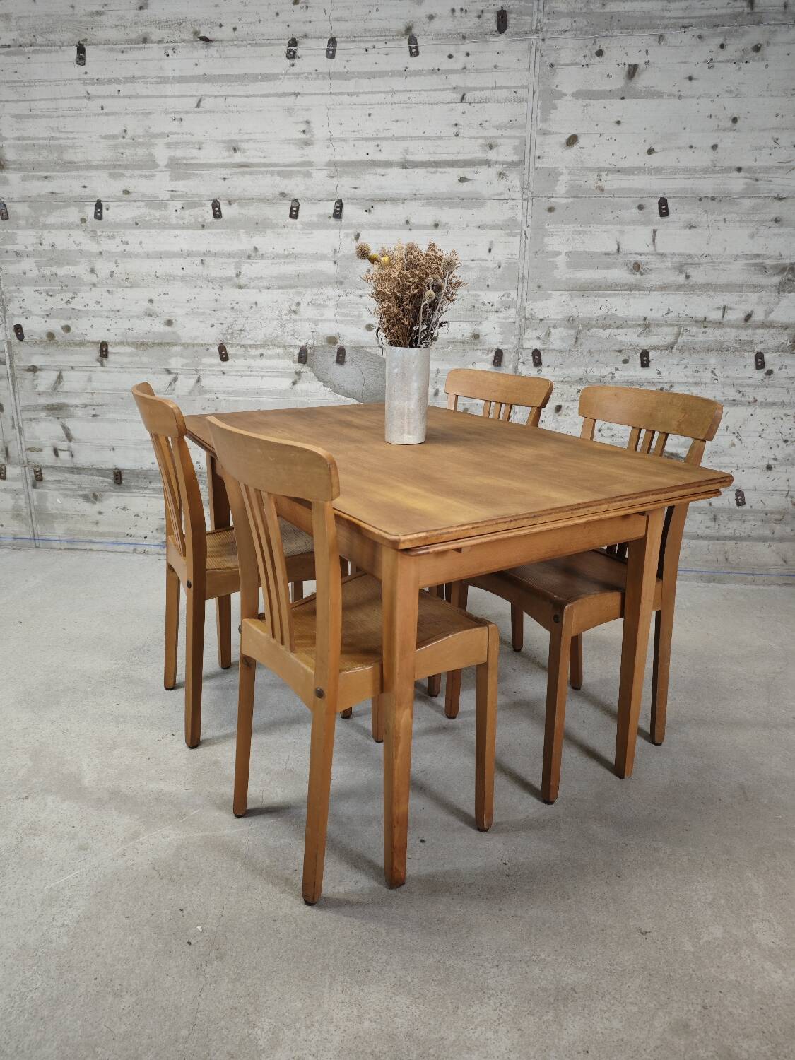 Vintage extendable dining table for 6/10 people