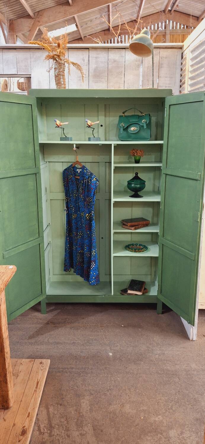 Armoire vintage