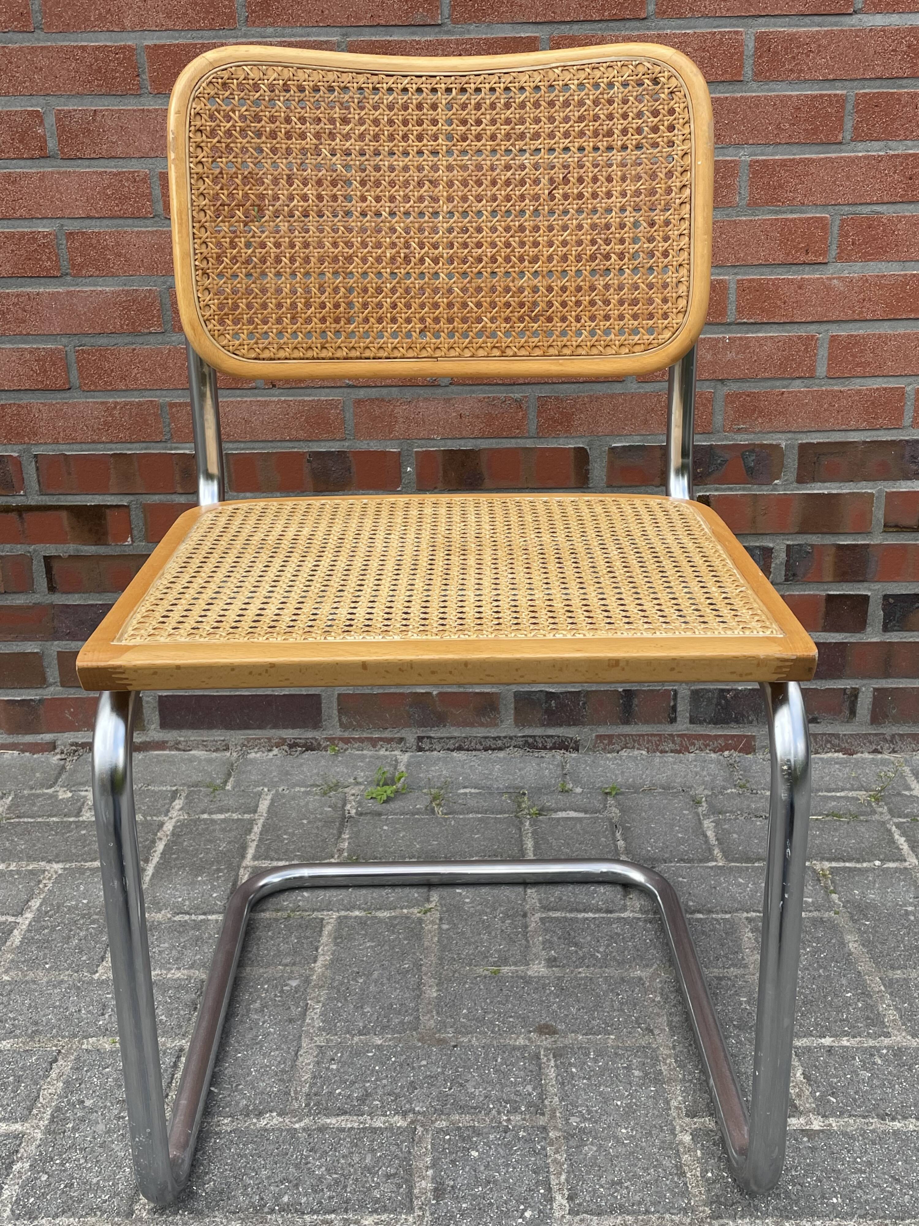 Ensemble de 4 Chaises vintage modèle Cesca B32 en chrome et bois