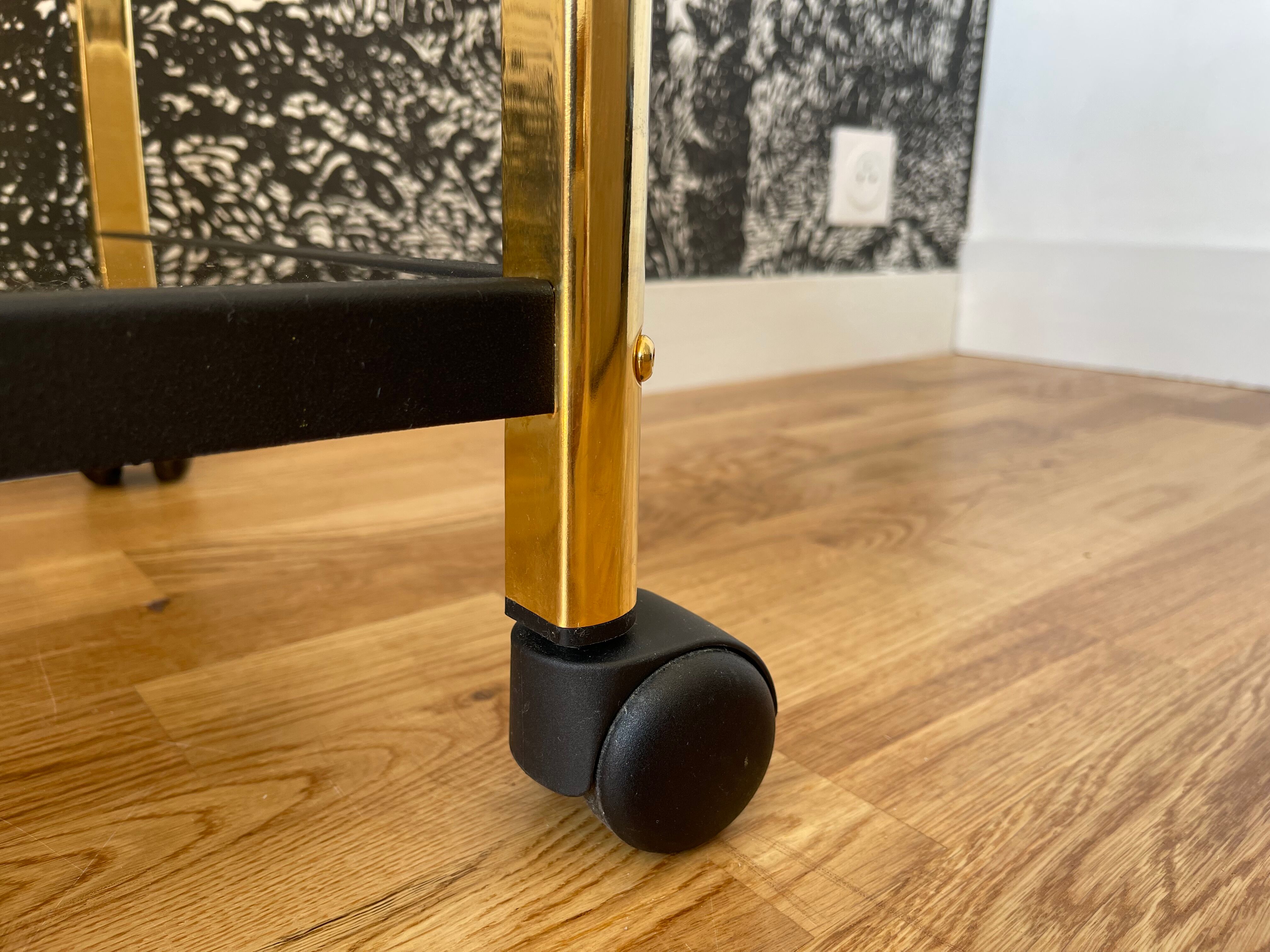 Glass and metal service 1980