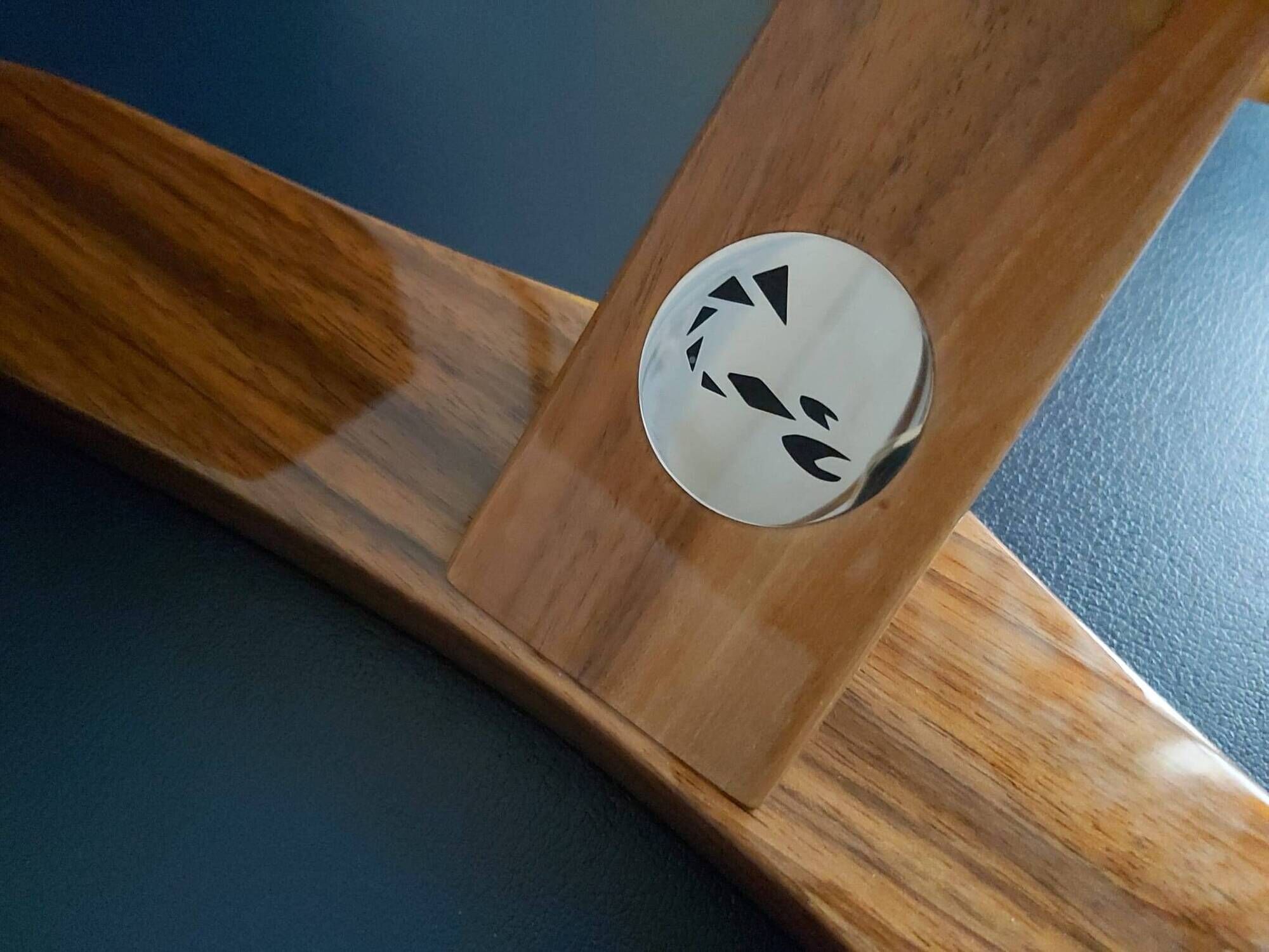 Scorpio table lamp, solid walnut, design matevž klopčič (m-interi)