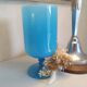 Vase bleu sur piédouche en opaline