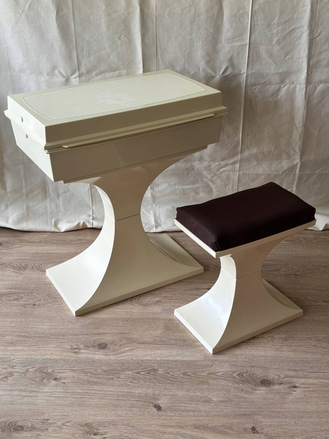 Flair dressing table by Prisunic 1970