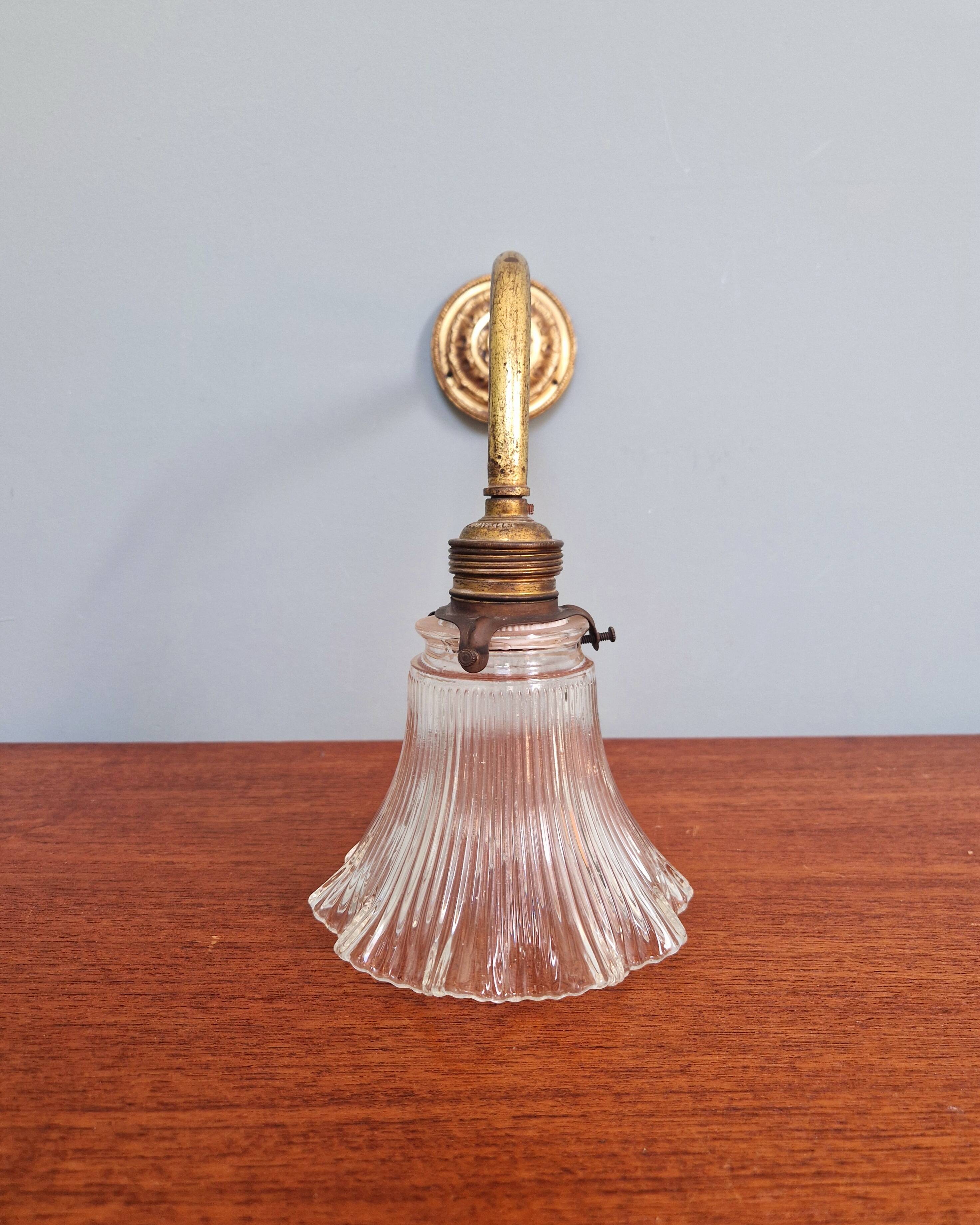 Bronze wall light with grooved clear glass, early 20th century