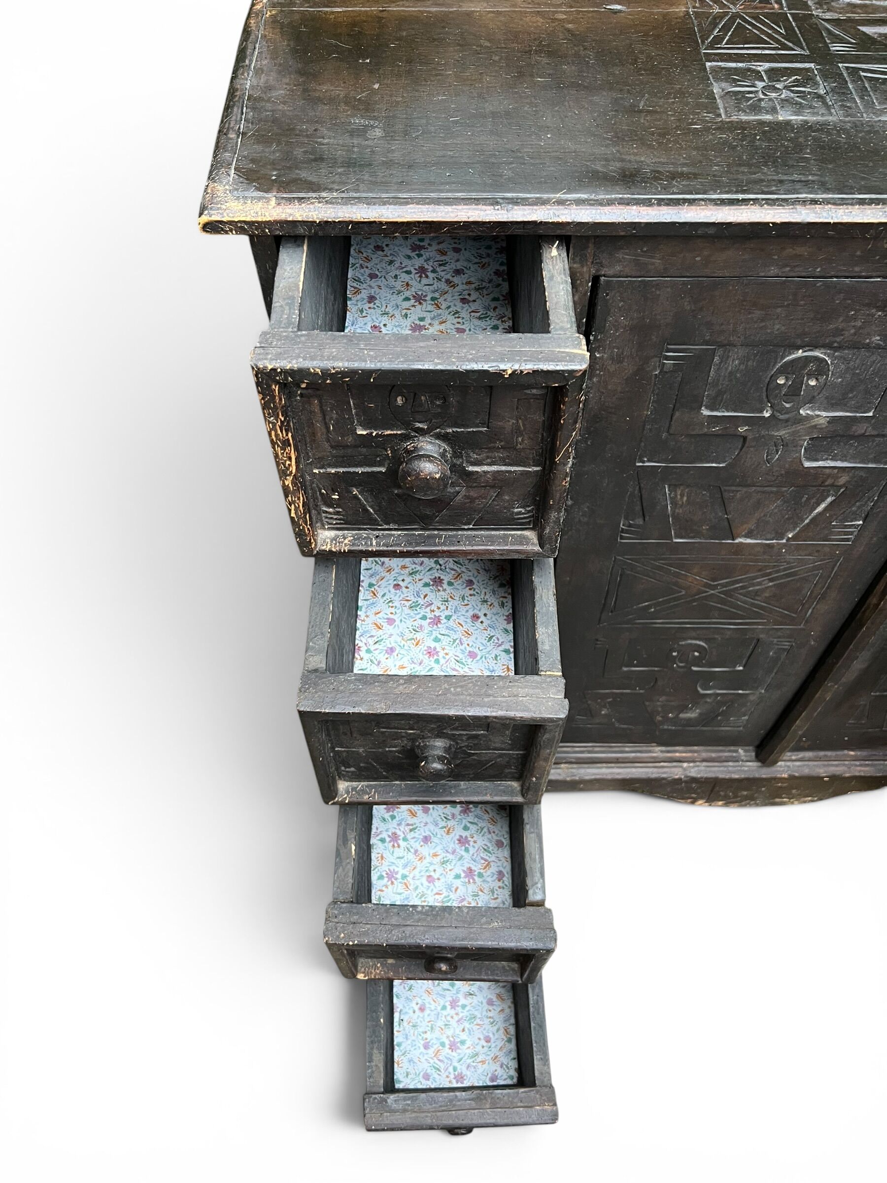 Buffet Dogon in carved solid wood - Tribal & Brutalist Style