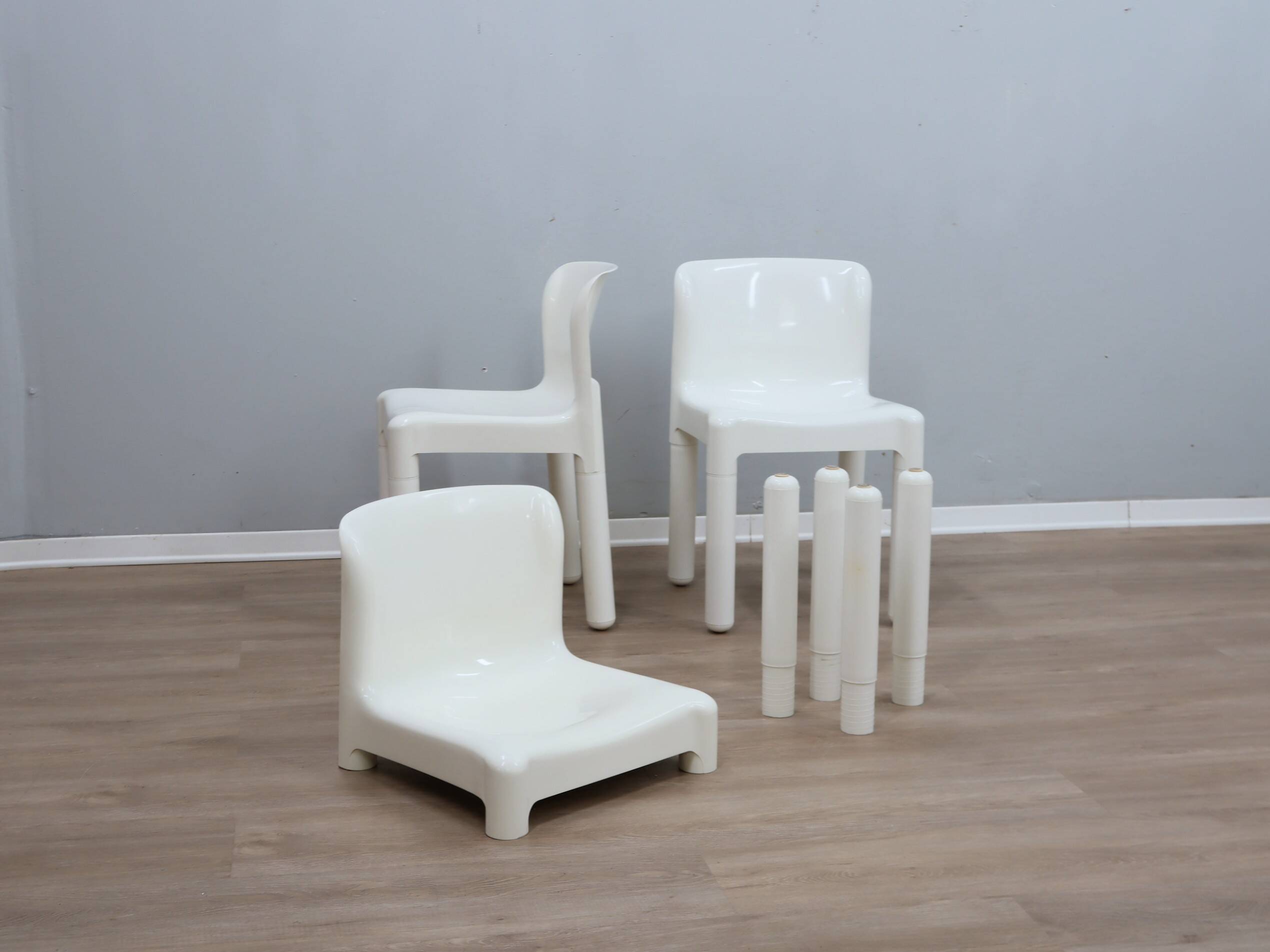 1970s Kartell Model 4875 chair by Carlo Bartoli white color, one piece