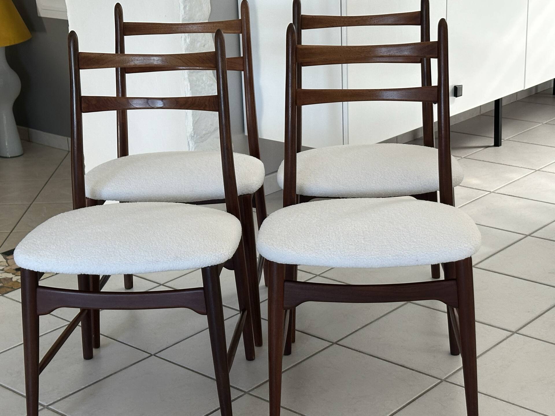 Suite 4 chaises Teck par Wilkhan pour Georg Leowald  Allemagne 1960