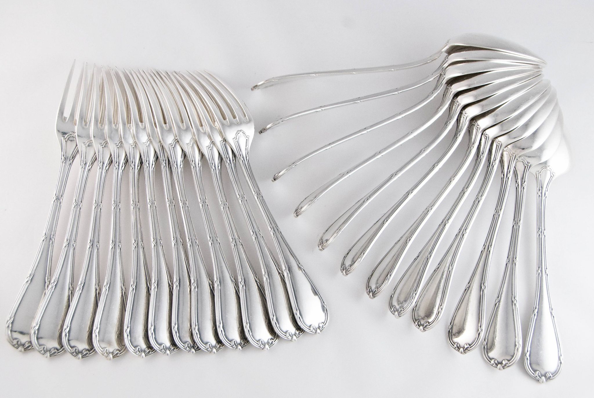CHRISTOFLE 1907-1935 - 12 table forks and 12 Louis XVI style table spoons, Rubans model