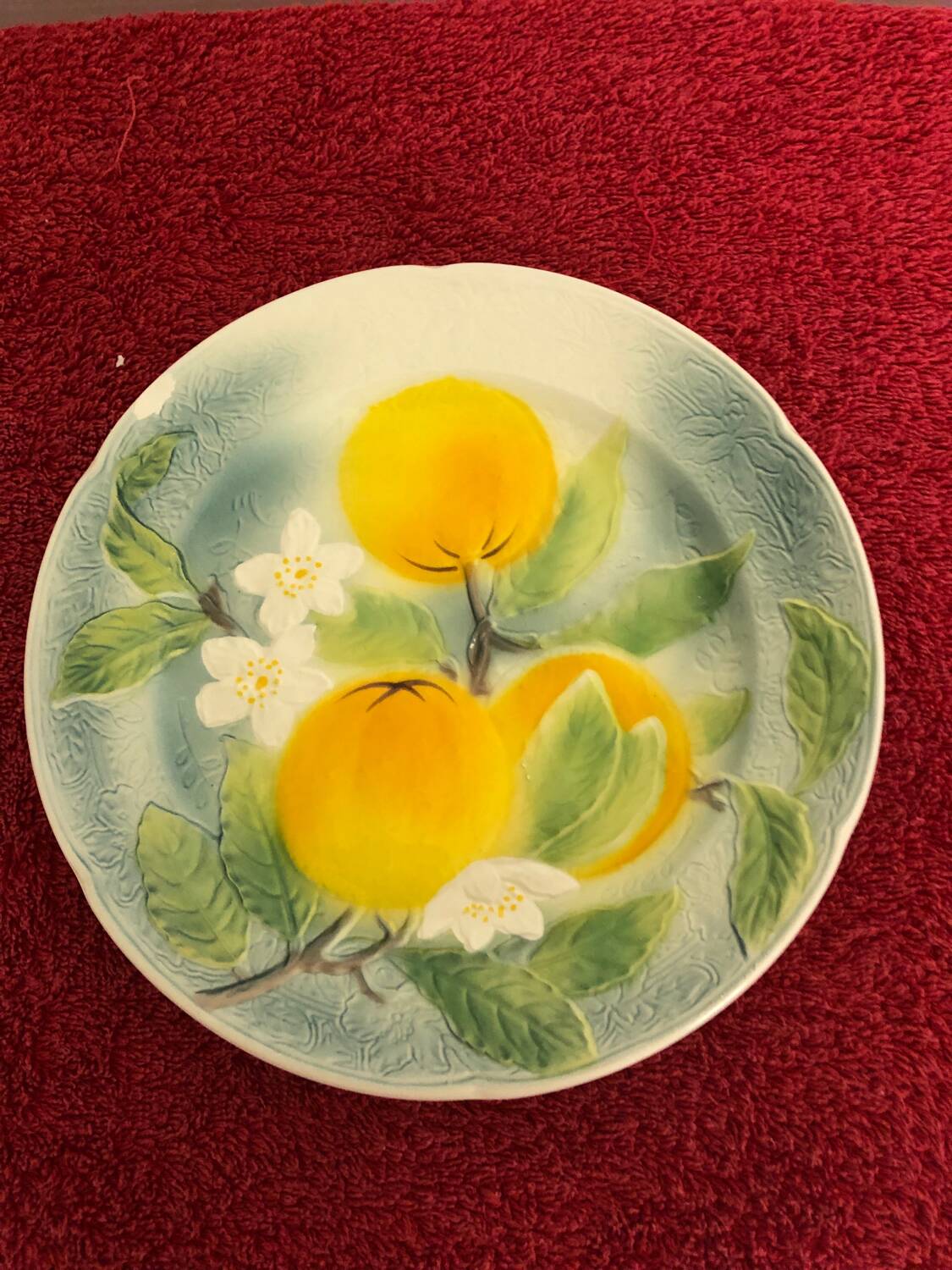 Assiette à dessert en barbotine