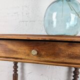 The small table with Louis XVI charm.