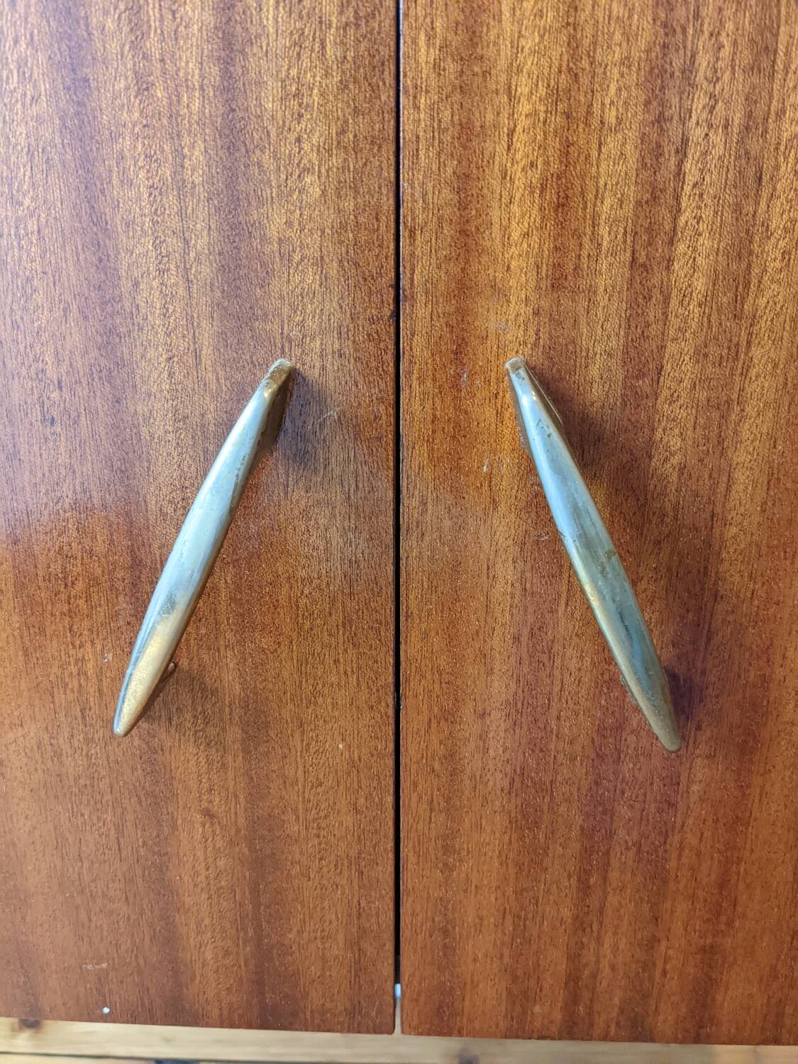 Vintage bar/TV cabinet