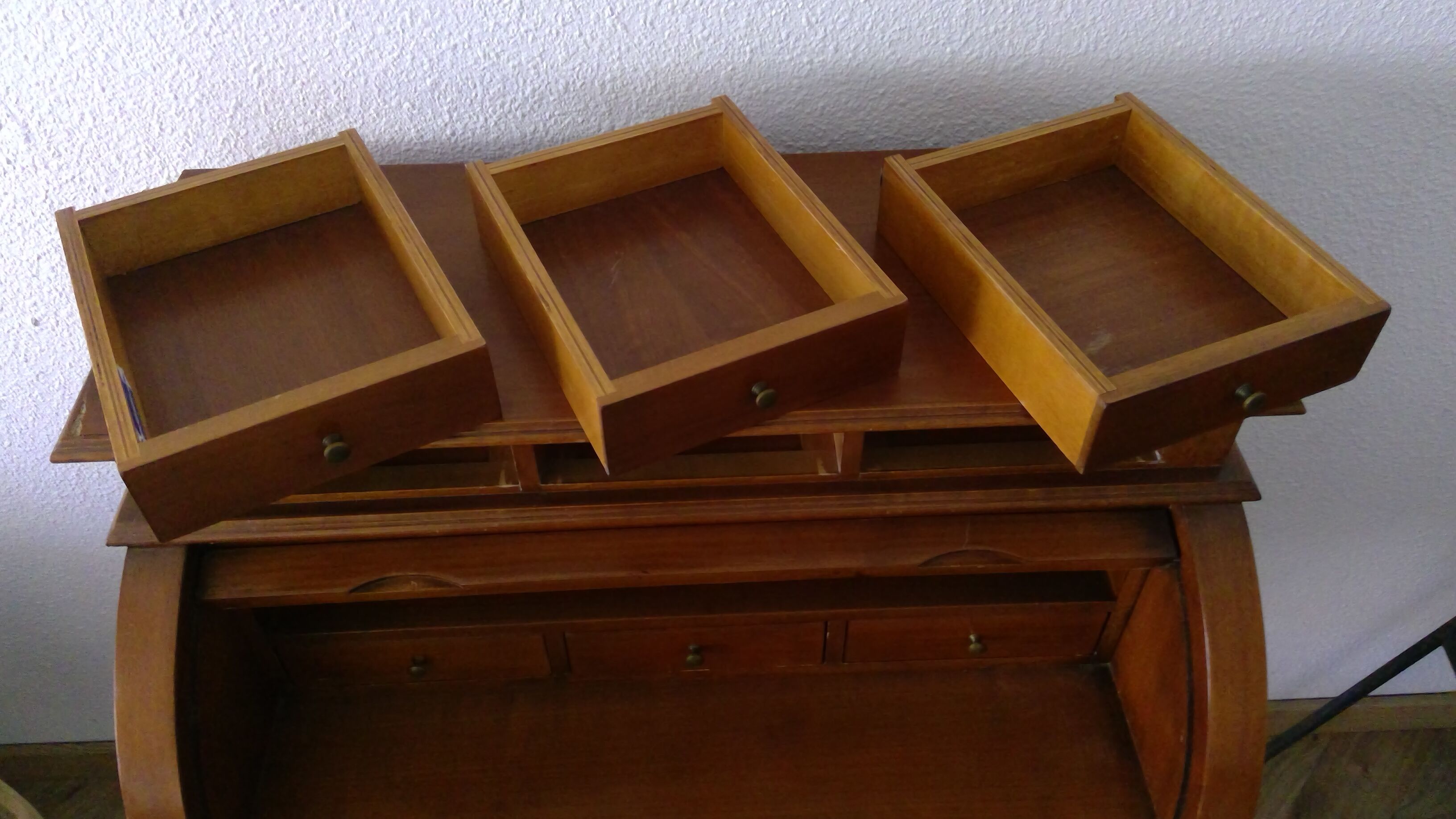 Secretary cylinder