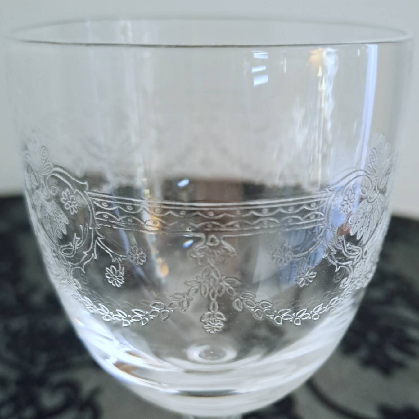 Set of 6 crystal glasses and a carafe