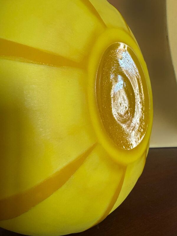 Vase pâte de verre jaune Art Déco