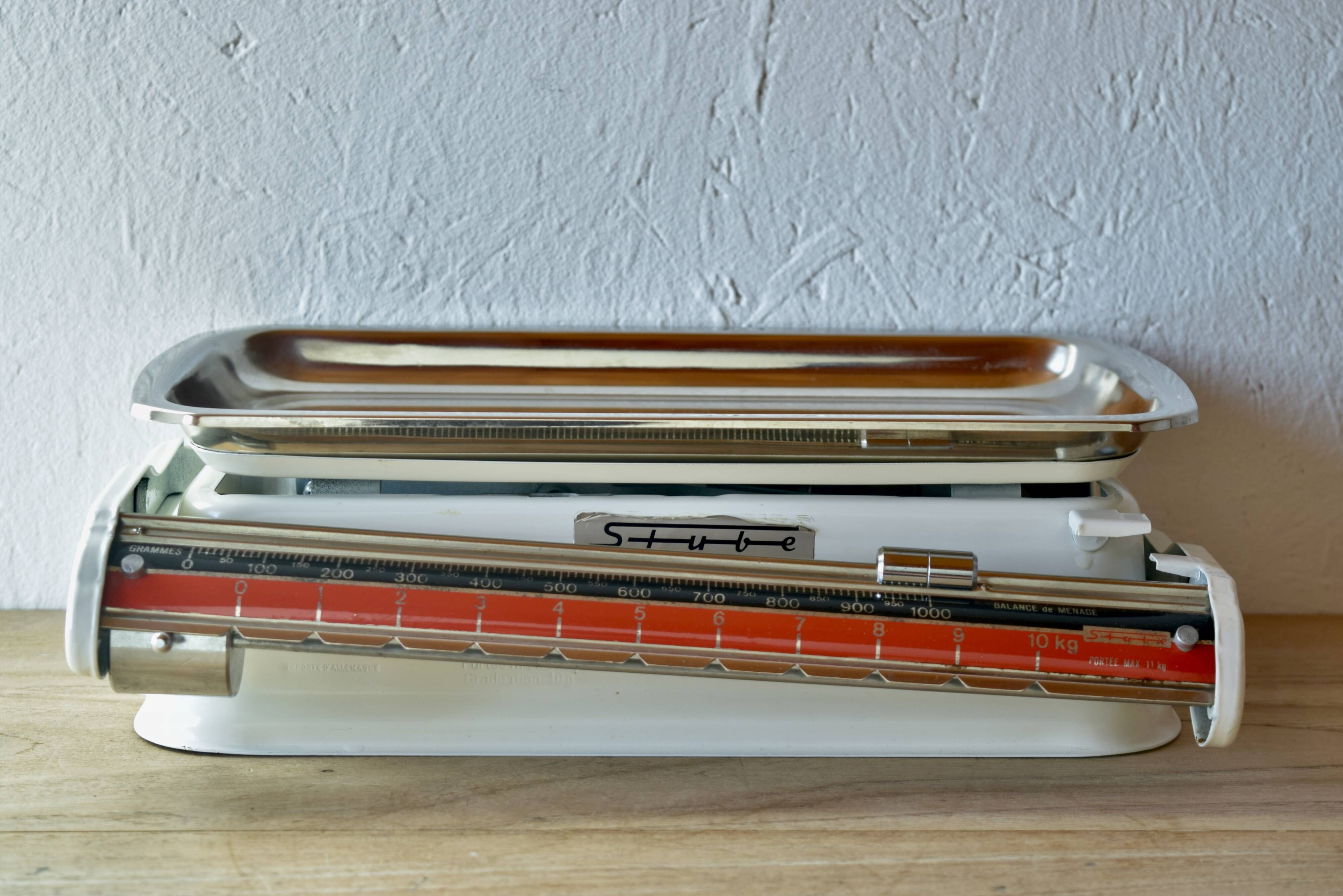 Stube - old household scale in lacquered sheet steel