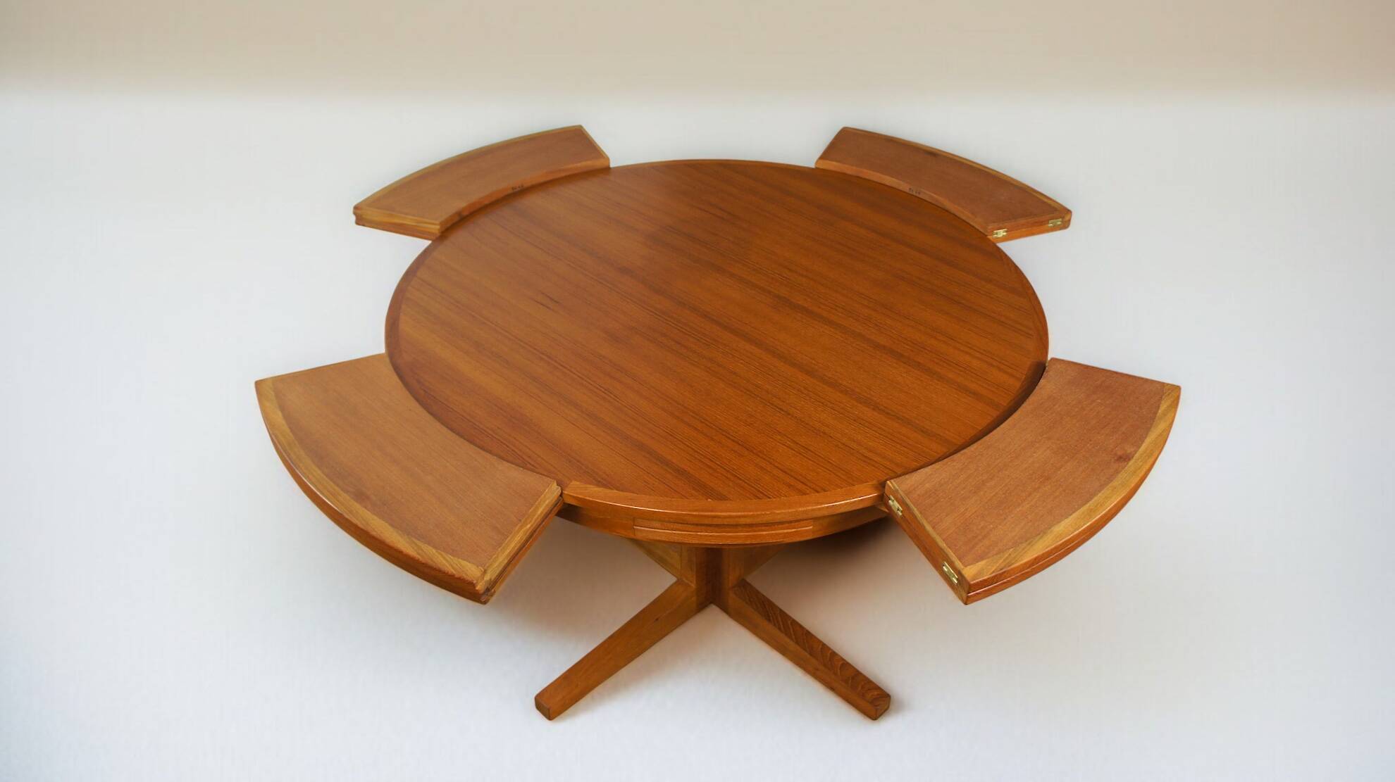 Table de Repas Danoise Flip-Flap Édition Dyrlund Modèle « Lotus » en Teck 1