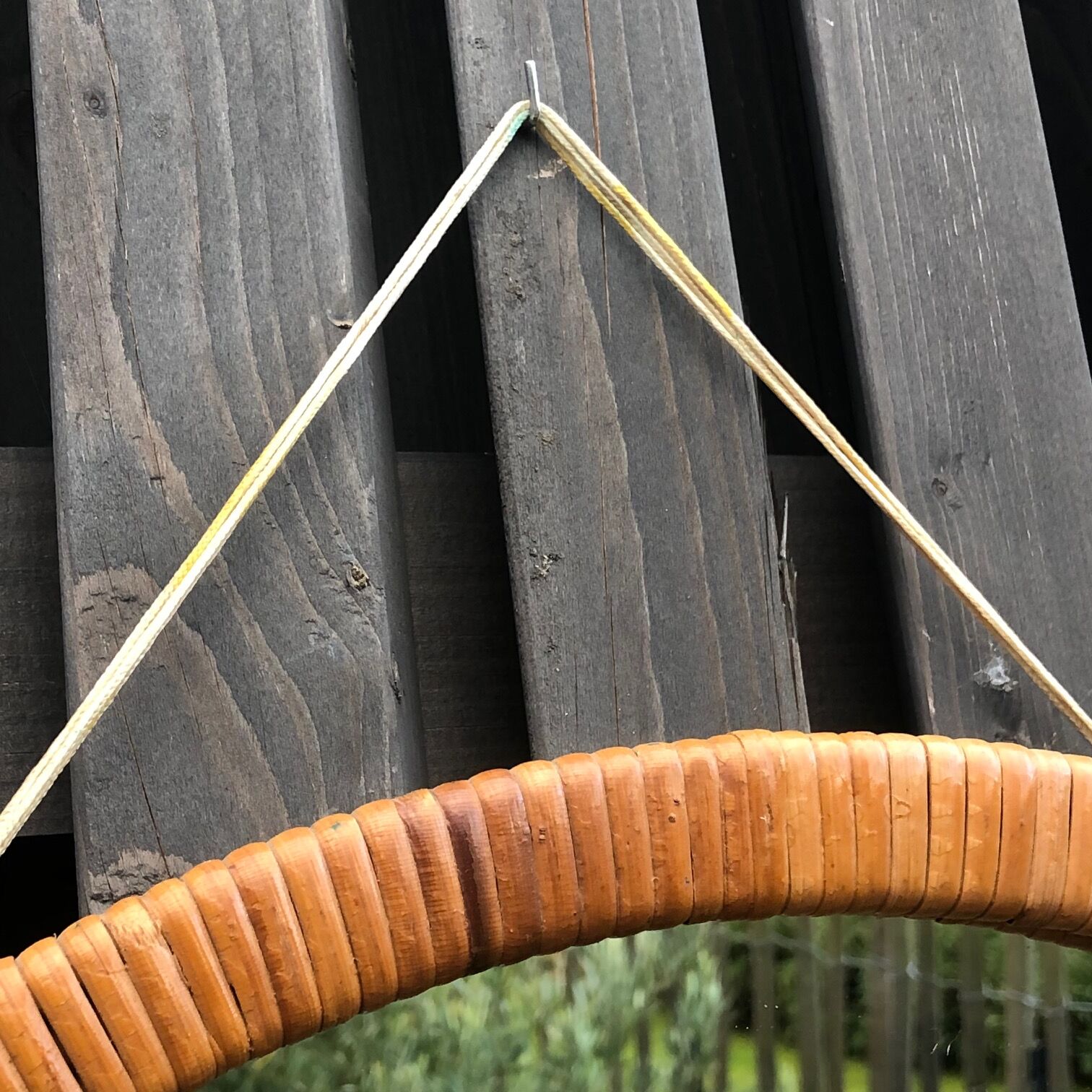 Miroir ovale vintage en osier
