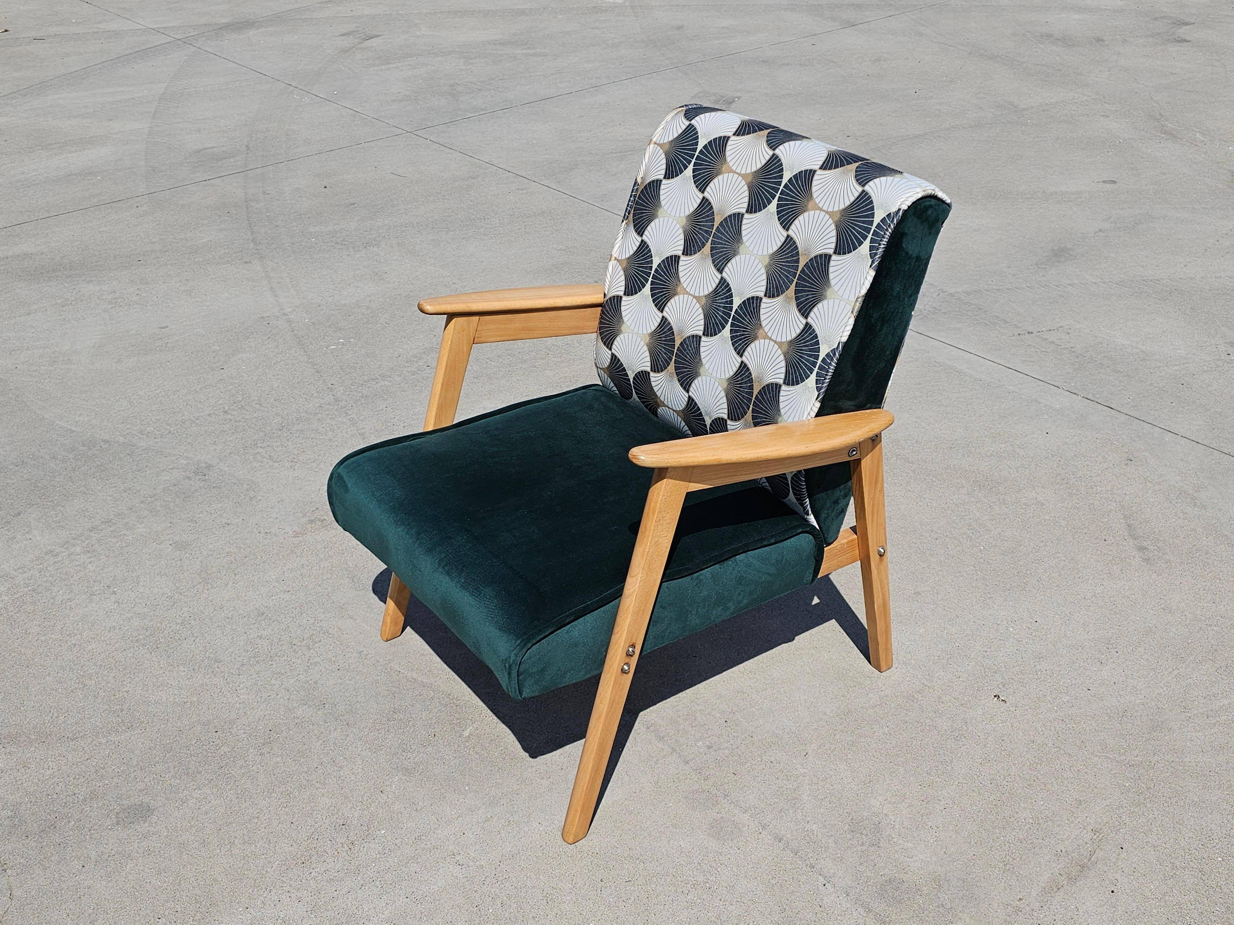Paire de fauteuils Mid-Century Modern retapissés années 1960
