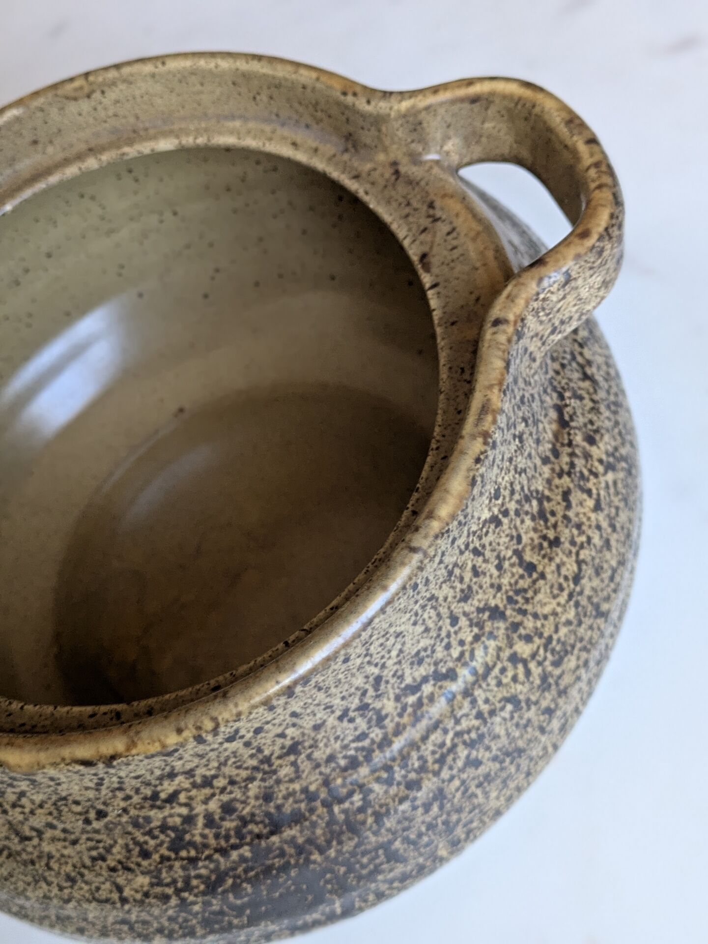 Sublime Soupière en grès moucheté "Les Potiers de l'Abbaye  70'