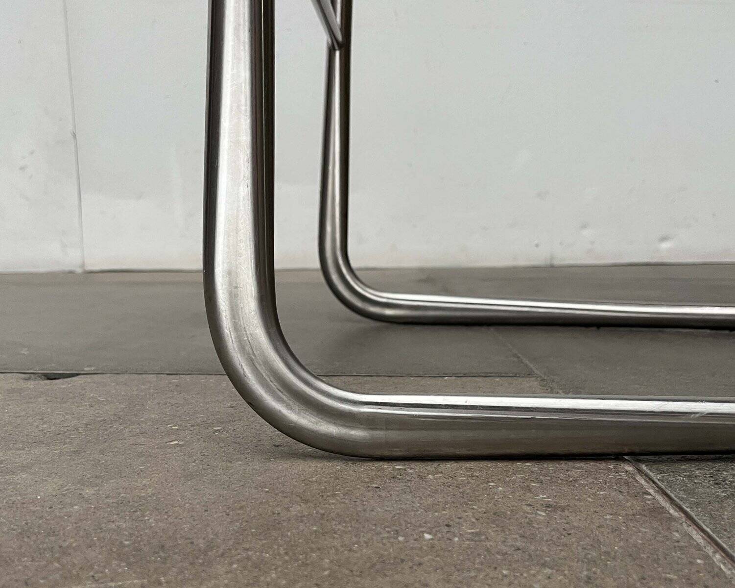 Tabourets de bar cantilever allemands vintage B30 avec coussins en cuir de Tecta et Jean Prouvé, lot de 2