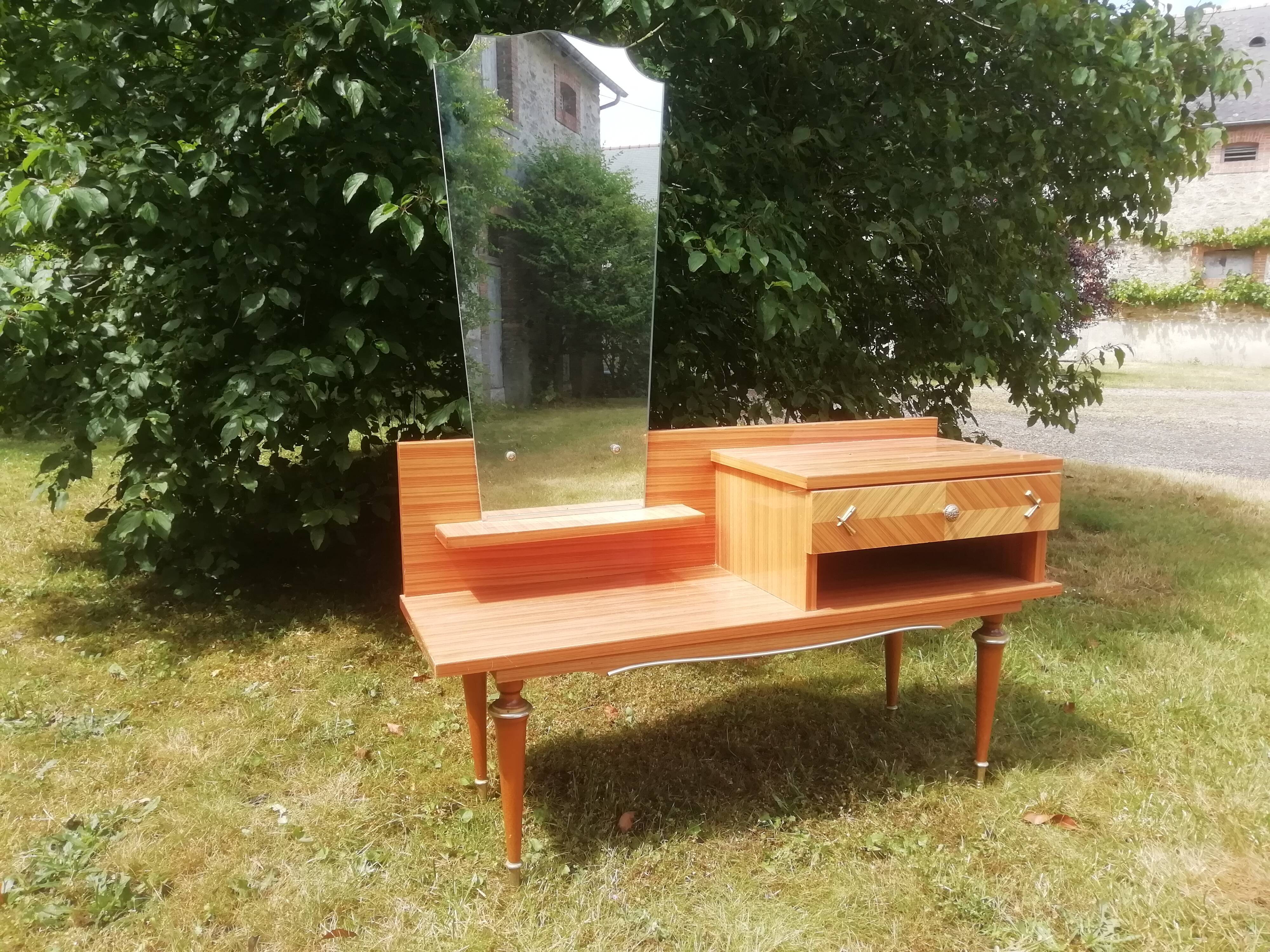 Serving table years 70