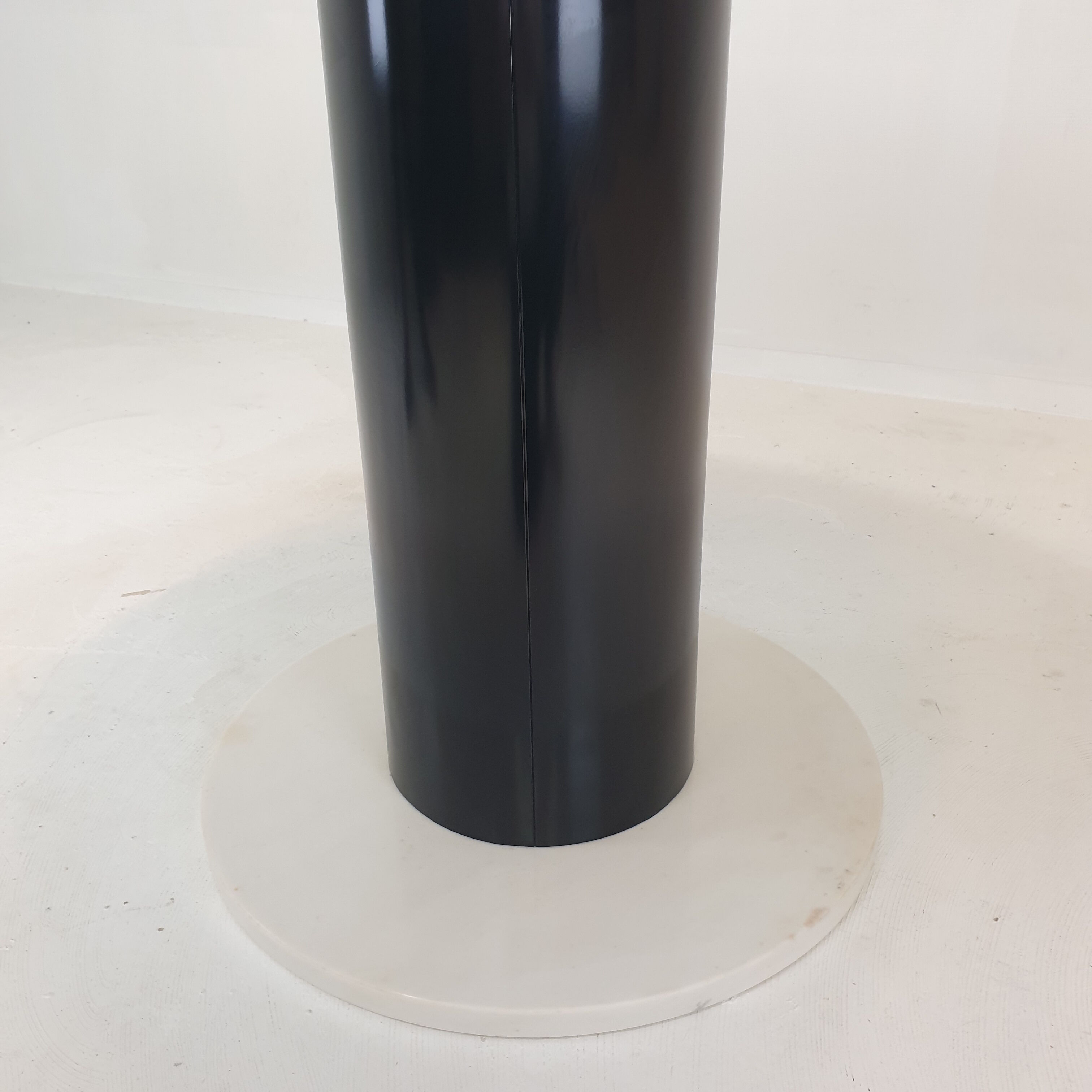 Round marble dining table, 1980's