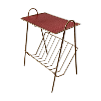 Magazine shelf