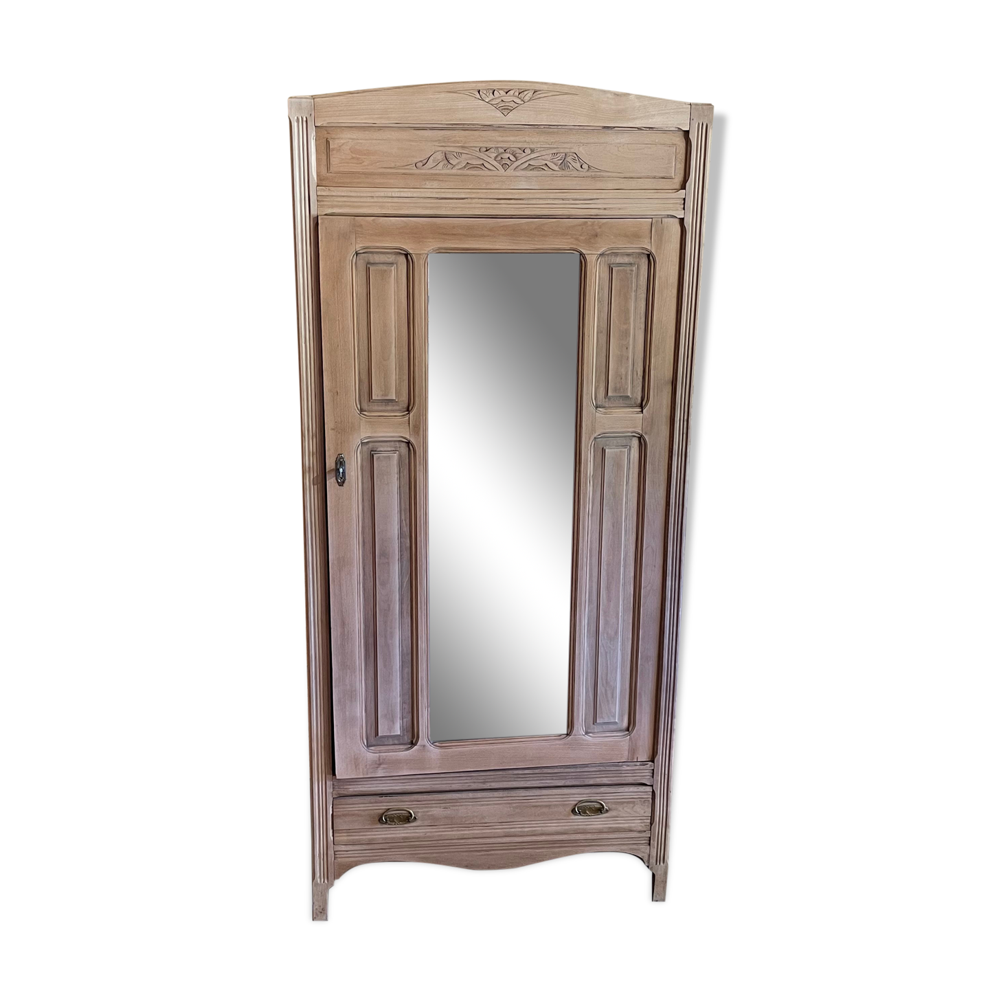 Armoire parisienne vintage avec miroir
