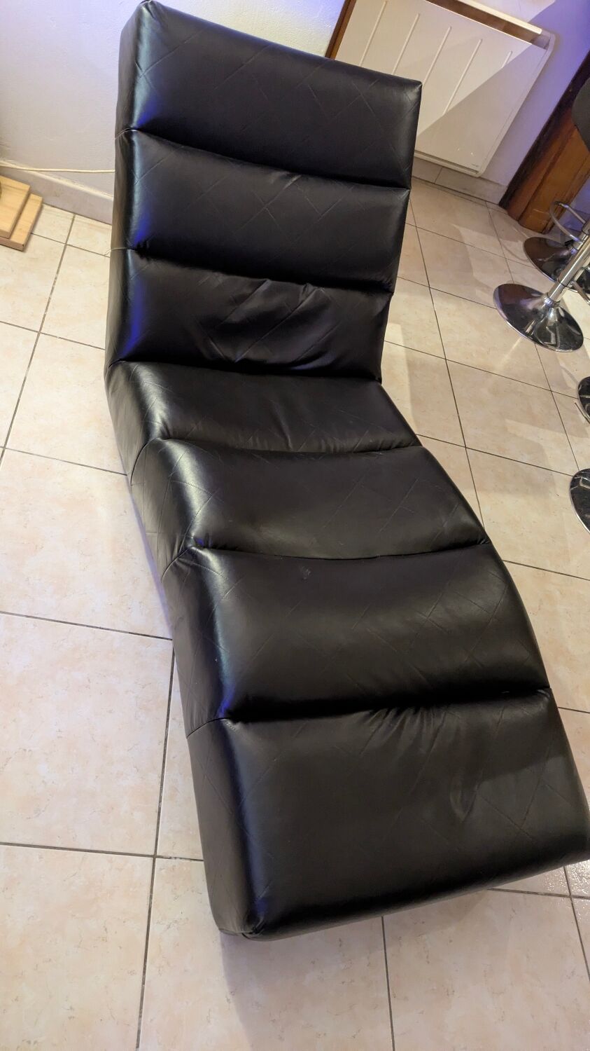 Black faux leather chaise longue