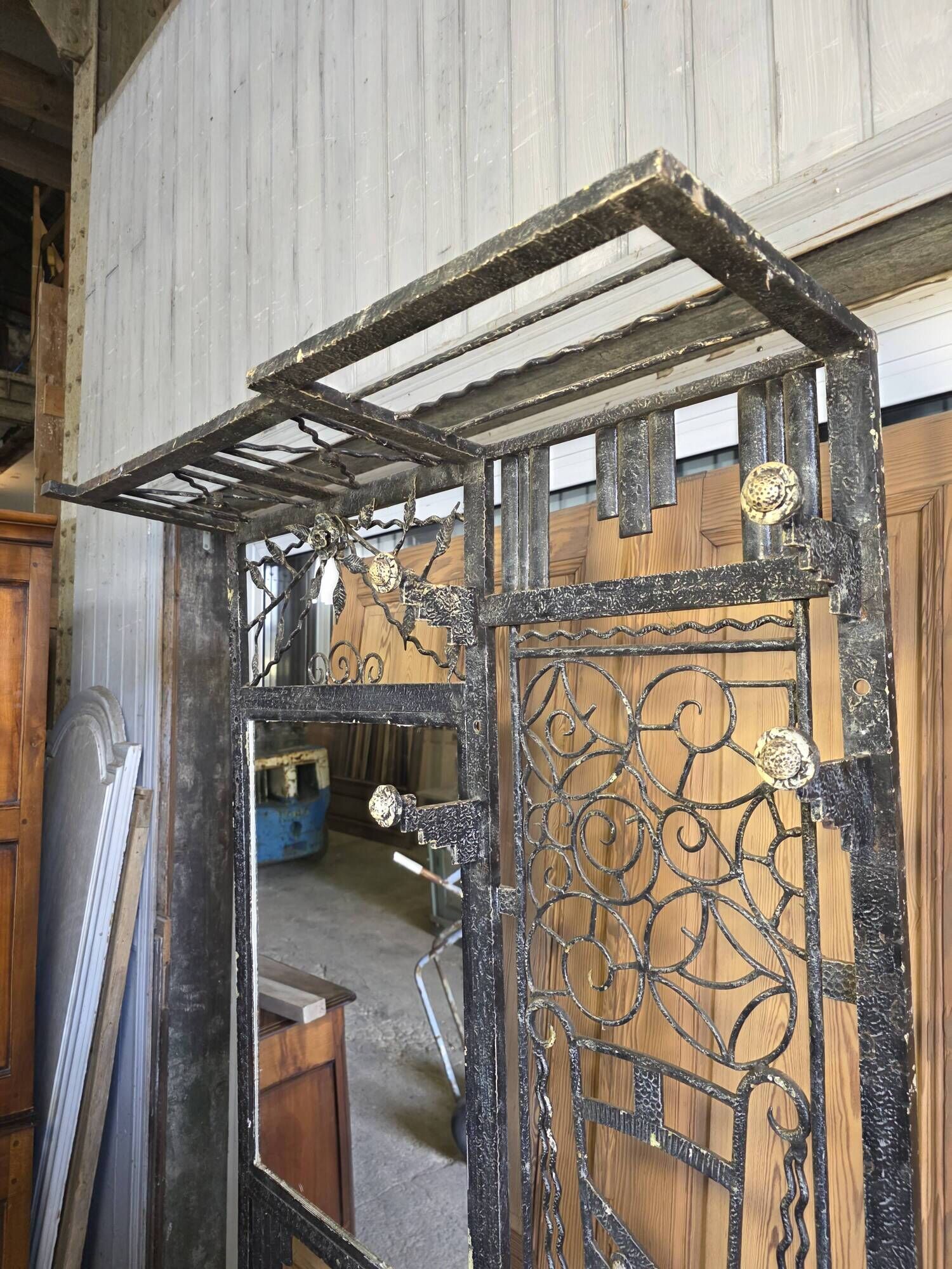 Art Deco coat rack wardrobe in wrought iron from the 1930s.