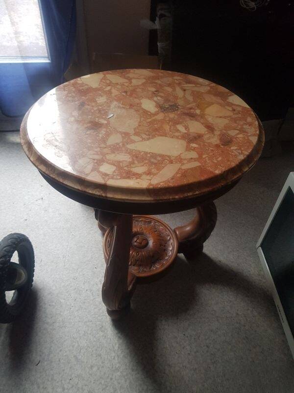 Small antique carved wooden side table with pink marble top – Occasional table