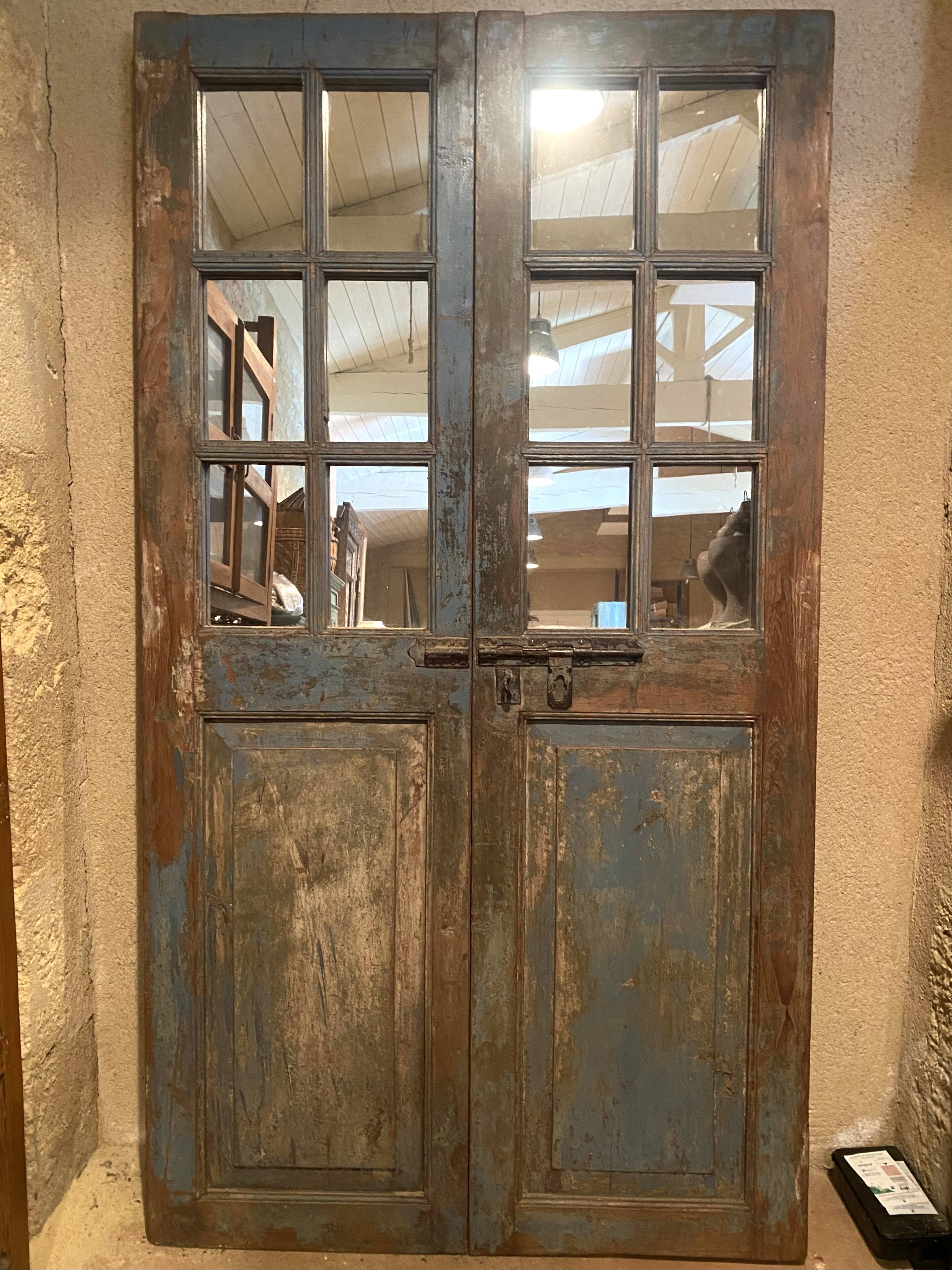 Indian door forming a mirror