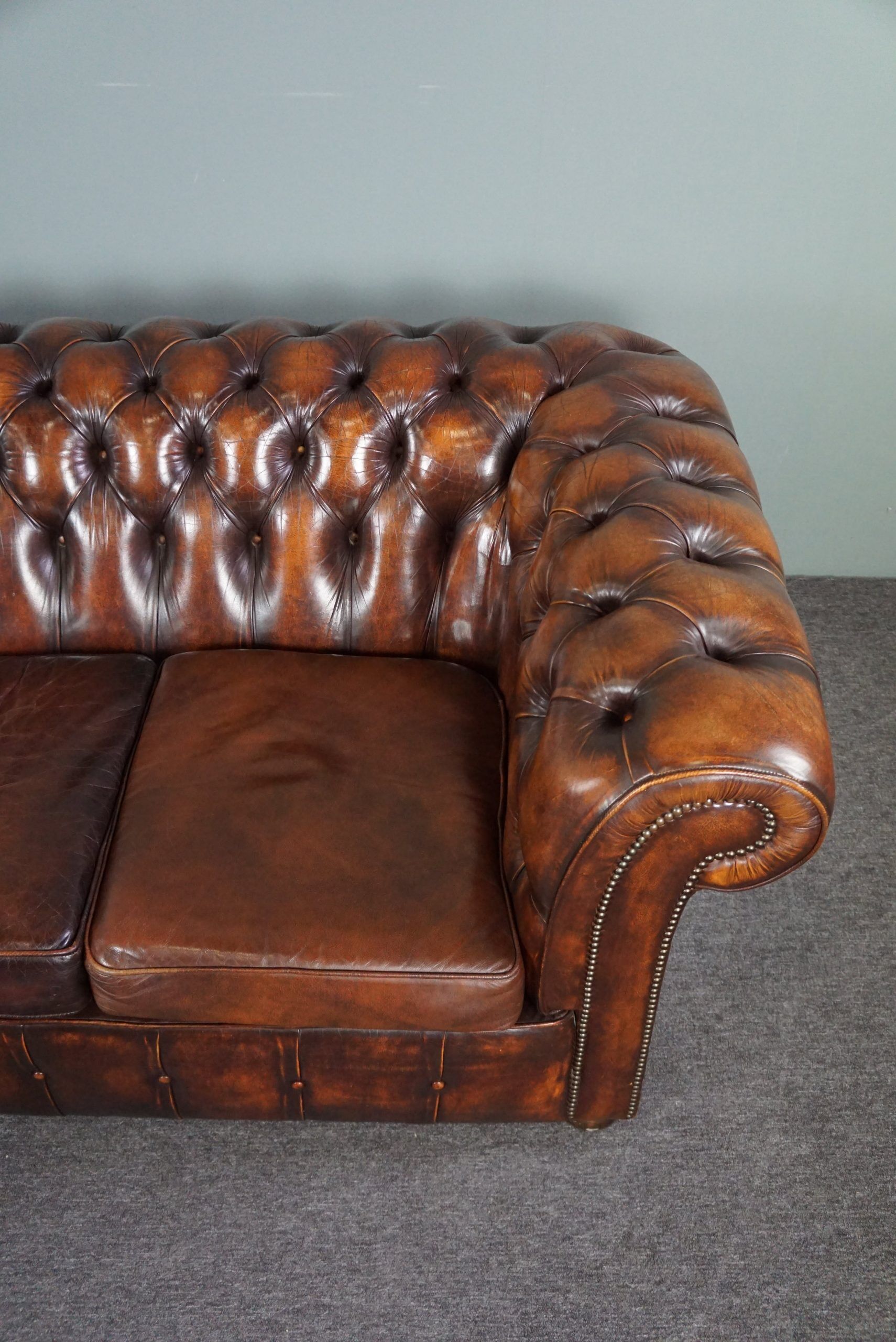 Chesterfield sofa in old cowhide 2.5 seats