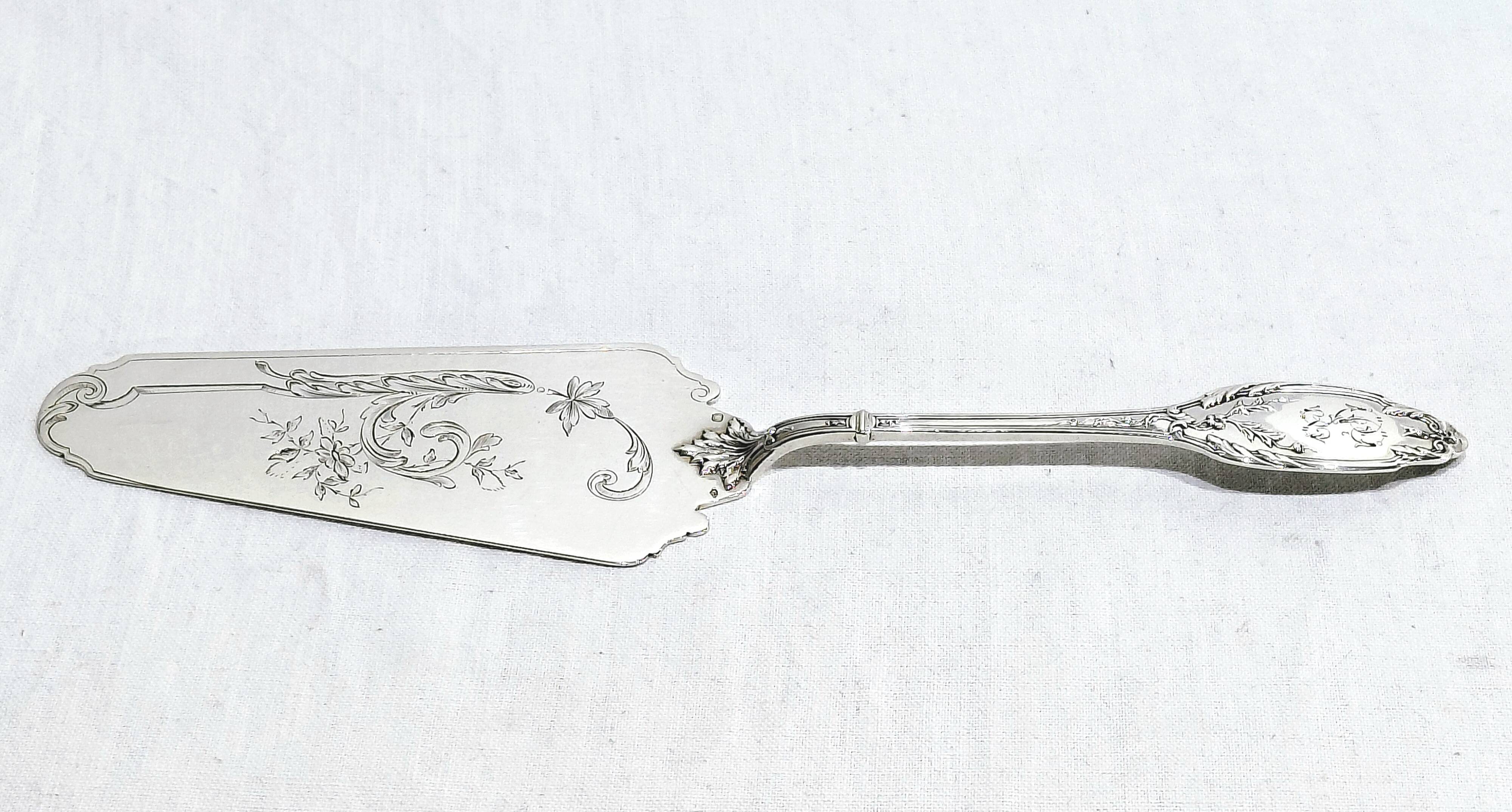 Silver pie server