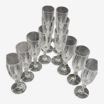12 flutes à champagne en cristal ancien