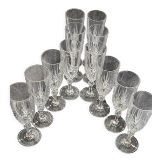 12 flutes à champagne en cristal ancien