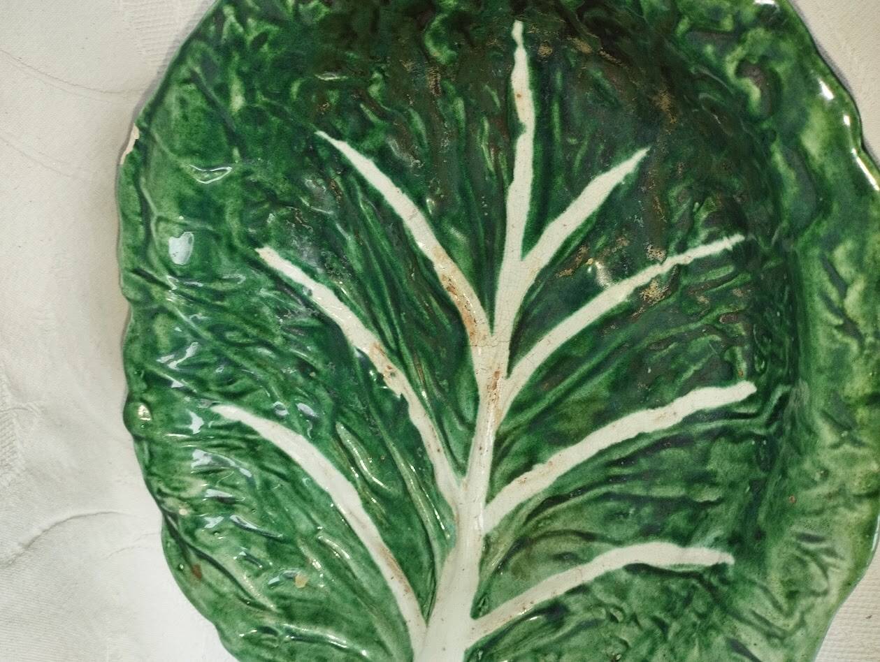Large cabbage leaf plate Gerber – French barbotine – decorative piece